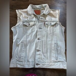 Levi’s Light Wash Distressed Denim Vest sz L